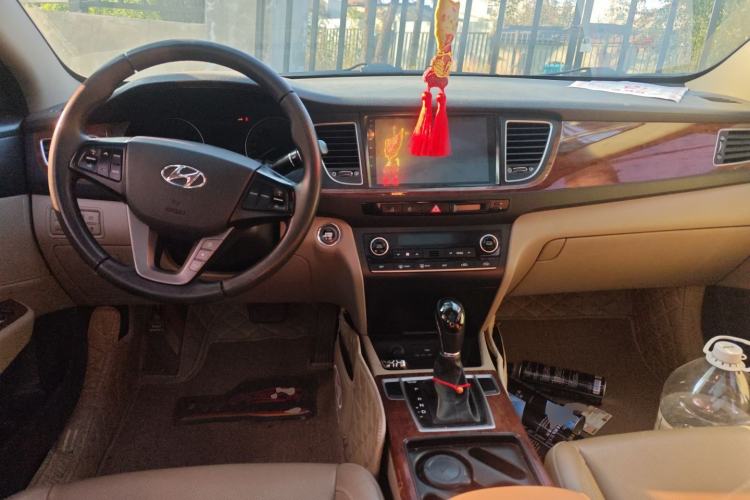 Used Hyundai Mistra 2014 1.8L Automatic Deluxe DLX Model Center Console