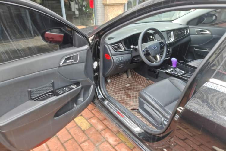Used Hyundai Mistra 2014 1.8L Automatic Smart GLS Driver Seat