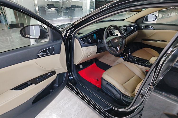 Used Hyundai Mistra 2014 1.8L Automatic Smart GLS Driver Seat