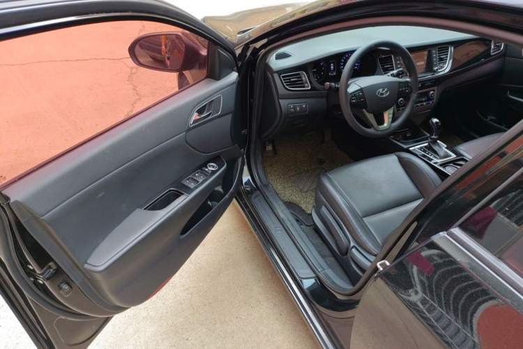 Used Hyundai Mistra 2014 1.8L Automatic Smart GLS Driver Seat