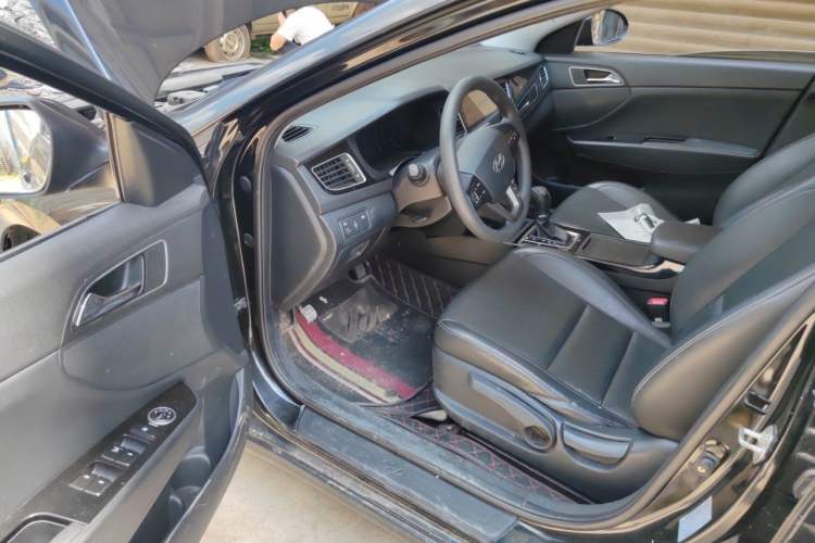 Used Hyundai Mistra 2014 1.8L Automatic Smart GLS Driver Seat