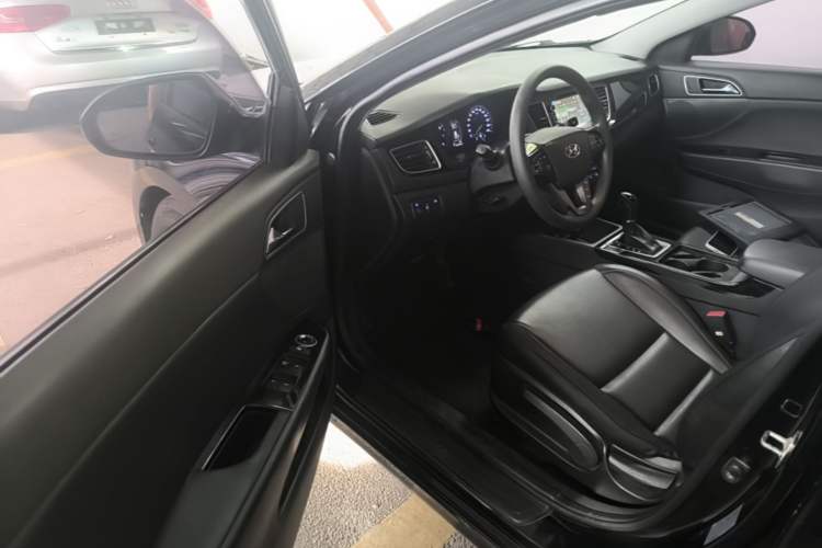 Used Hyundai Mistra 2014 1.8L Automatic Smart GLS Driver Seat