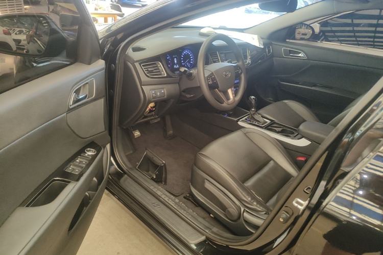 Used Hyundai Mistra 2014 1.8L Automatic Smart GLS Driver Seat