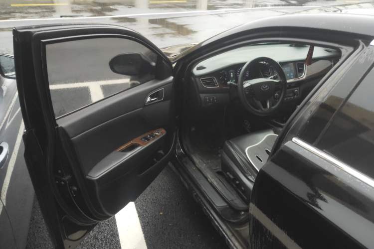 Used Hyundai Mistra 2014 1.8L Automatic Deluxe DLX Model Driver Seat