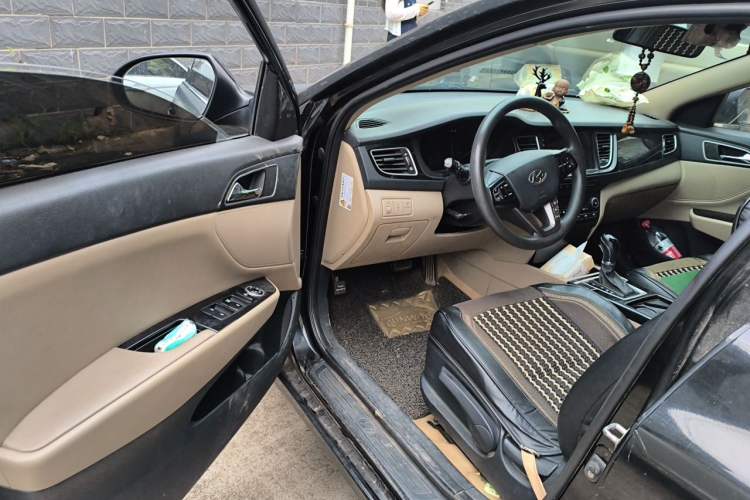 Used Hyundai Mistra 2014 1.8L Automatic Smart GLS Driver Seat