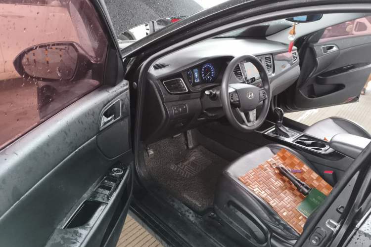 Used Hyundai Mistra 2014 1.8L Automatic Smart GLS Driver Seat
