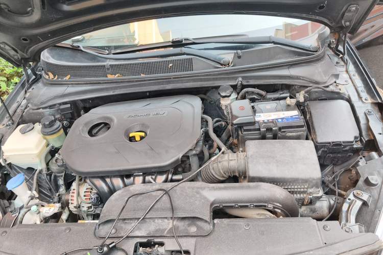 Used Hyundai Mistra 2014 1.8L Manual Comfort GL Model Engine Bay