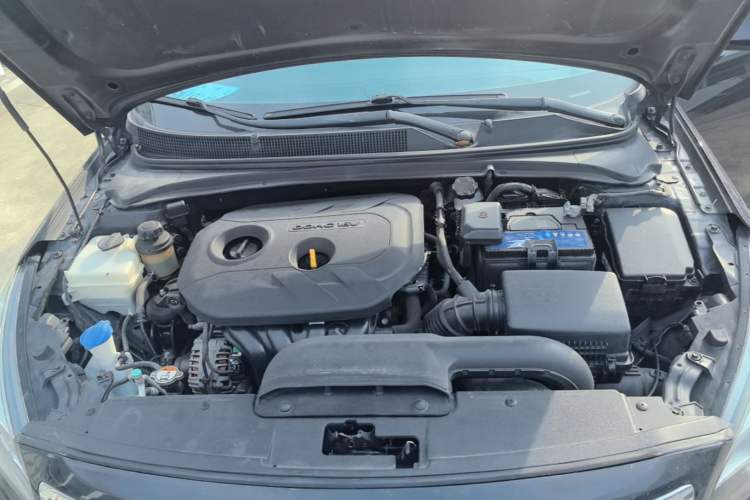 Used Hyundai Mistra 2014 1.8L Automatic Smart GLS Engine Bay