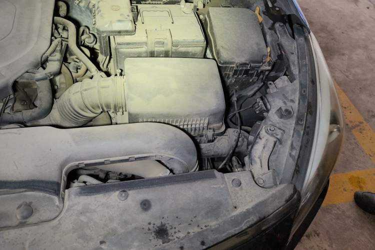 Used Hyundai Mistra 2014 1.8L Manual Comfort GL Model Engine Bay Left