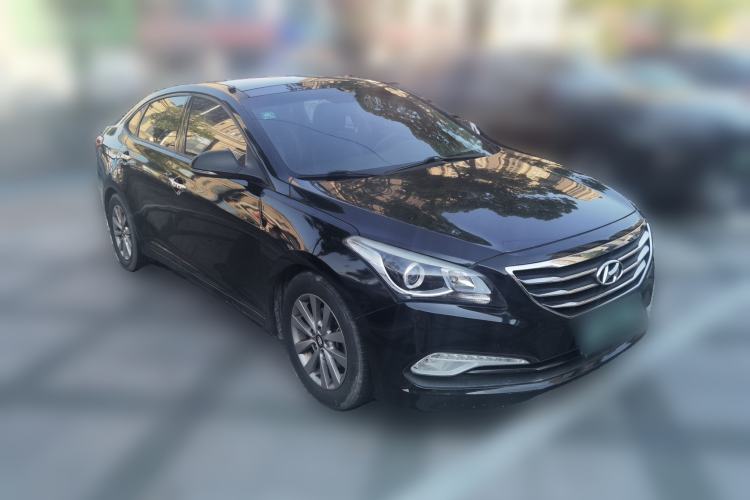 Used Hyundai Mistra 2014 1.8L Automatic Smart GLS Front Right 45 Deg