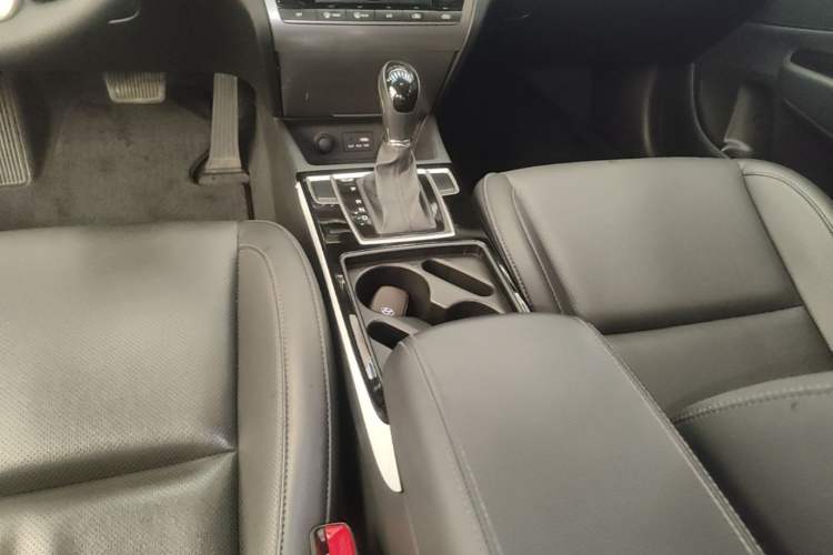 Used Hyundai Mistra 2014 1.8L Automatic Smart GLS Gear Lever