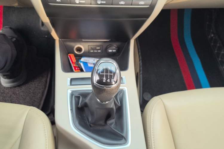 Used Hyundai Mistra 2014 1.8L Manual Comfort GL Model Gear Lever