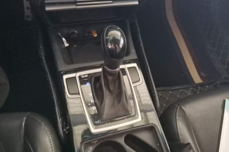 Used Hyundai Mistra 2014 1.8L Automatic Smart GLS Gear Lever