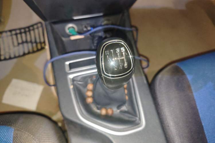 Used Hyundai Mistra 2014 1.8L Manual Comfort GL Model Gear Lever