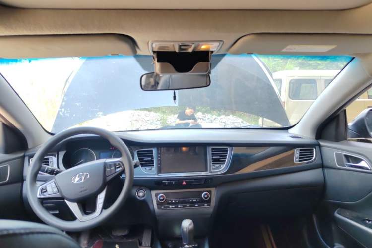 Used Hyundai Mistra 2014 1.8L Automatic Smart GLS Headliner