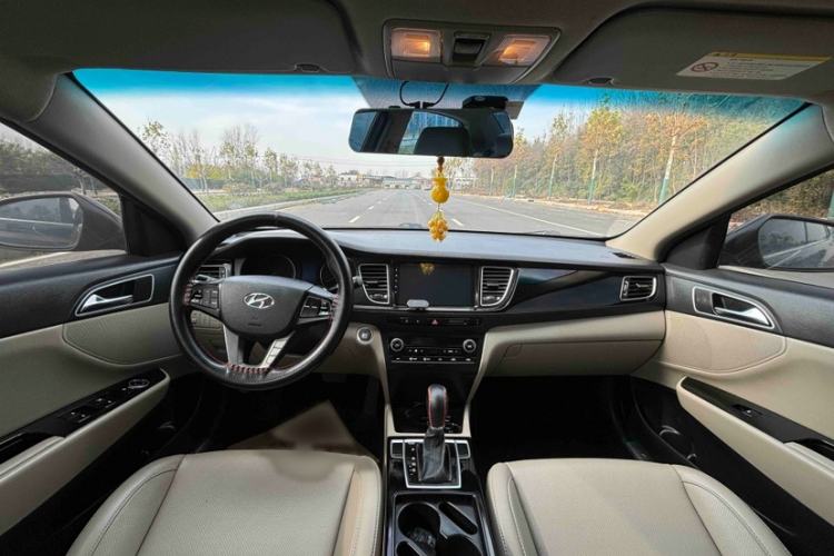 Used Hyundai Mistra 2014 1.8L Automatic Smart GLS Interior 1
