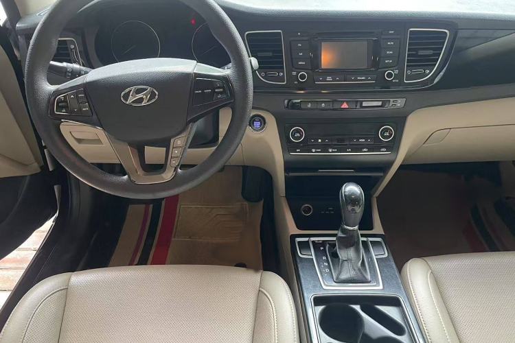 Used Hyundai Mistra 2014 1.8L Automatic Smart GLS Interior 1