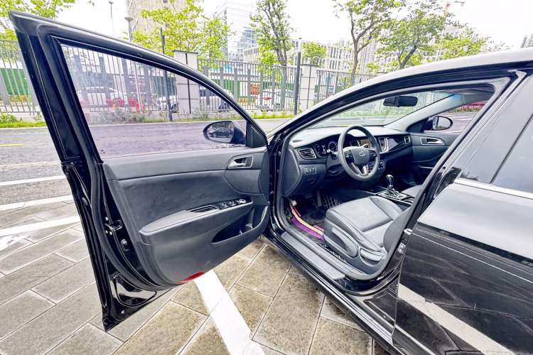 Used Hyundai Mistra 2014 1.8L Automatic Smart GLS Interior 10