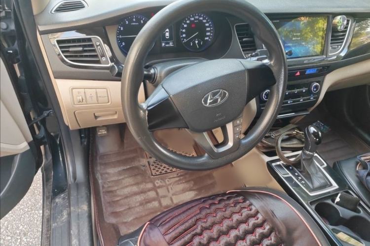 Used Hyundai Mistra 2014 1.8L Automatic Comfort Model GL Interior 2