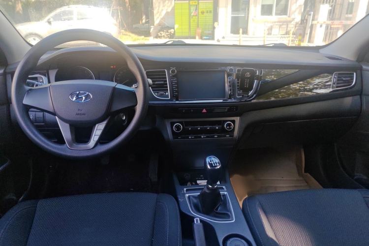 Used Hyundai Mistra 2014 1.8L Manual Comfort GL Model Interior 2