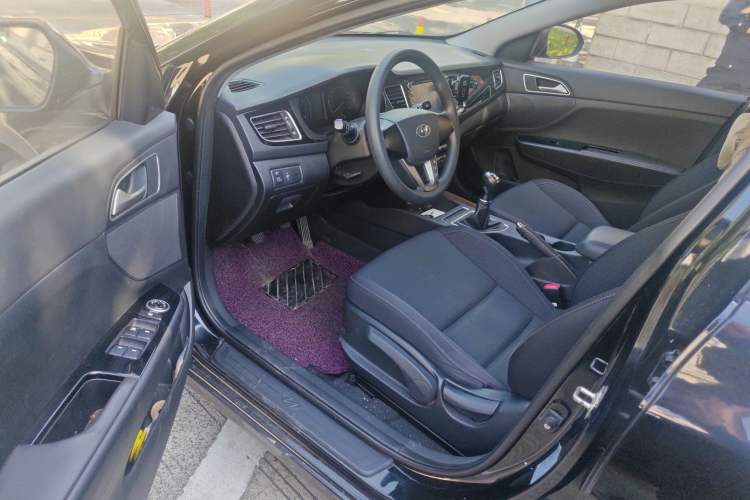 Used Hyundai Mistra 2014 1.8L Manual Comfort GL Model Interior 3