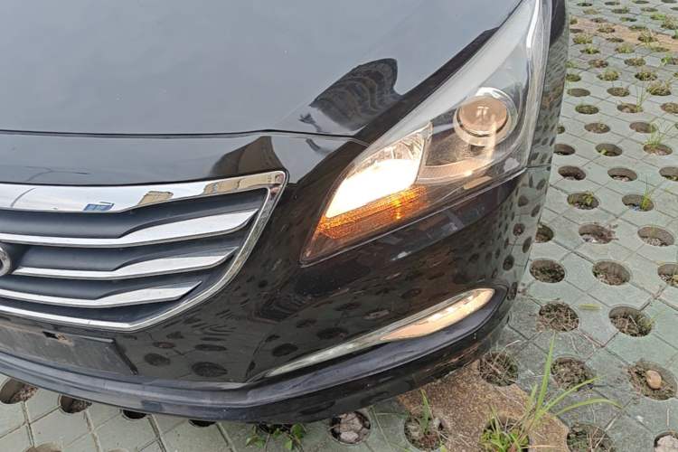 Used Hyundai Mistra 2014 1.8L Automatic Smart GLS Left Front Headlight
