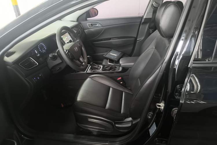 Used Hyundai Mistra 2014 1.8L Automatic Smart GLS Left Front Seat