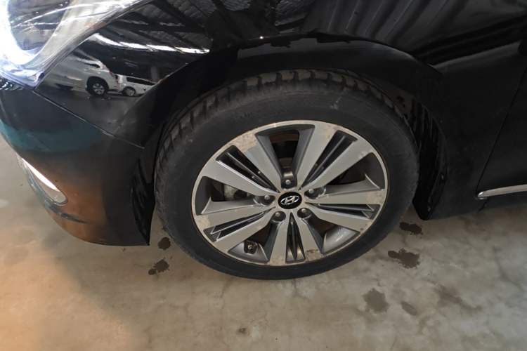 Used Hyundai Mistra 2014 1.8L Automatic Deluxe DLX Model Left Front Wheel Hub