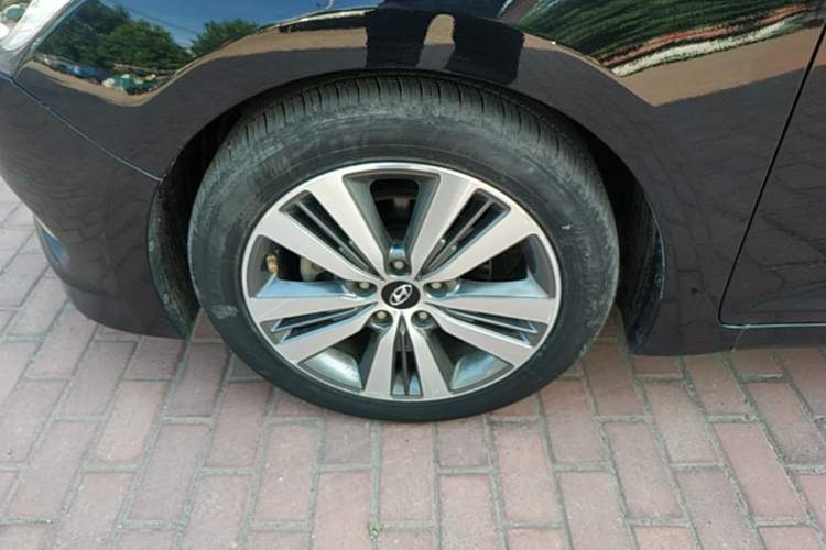 Used Hyundai Mistra 2014 1.8L Automatic Deluxe DLX Model Left Front Wheel Hub