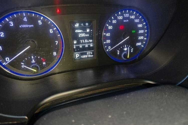 Used Hyundai Mistra 2014 1.8L Automatic Smart GLS Odometer Close Up