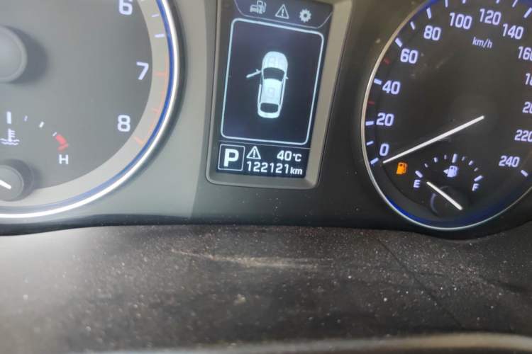 Used Hyundai Mistra 2014 1.8L Automatic Smart GLS Odometer Close Up