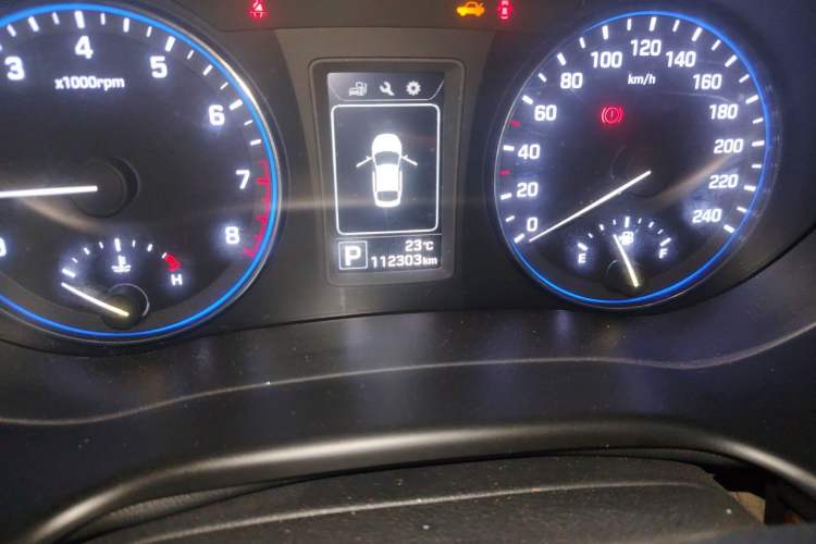 Used Hyundai Mistra 2014 1.8L Automatic Smart GLS Odometer Close Up