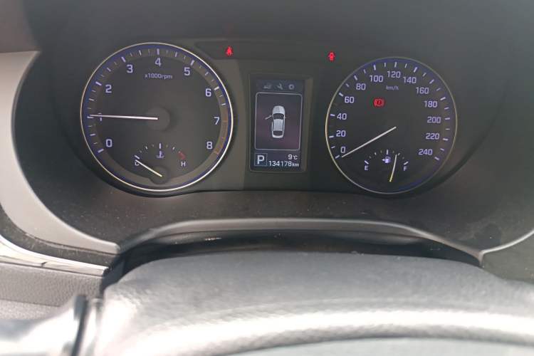 Used Hyundai Mistra 2014 1.8L Automatic Smart GLS Odometer Close Up