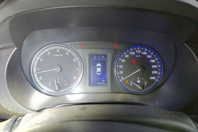 Used Hyundai Mistra 2014 1.8L Manual Comfort GL Model Odometer Close Up