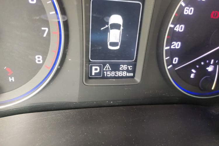 Used Hyundai Mistra 2014 1.8L Automatic Smart GLS Odometer Close Up