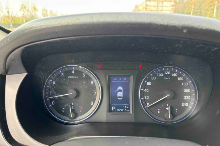 Used Hyundai Mistra 2014 1.8L Automatic Smart GLS Odometer Close Up