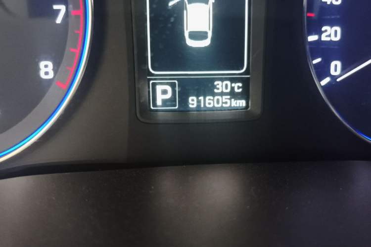 Used Hyundai Mistra 2014 1.8L Automatic Smart GLS Odometer Close Up