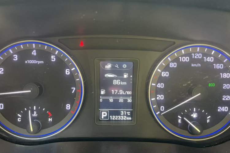 Used Hyundai Mistra 2014 1.8L Automatic Smart GLS Odometer Close Up