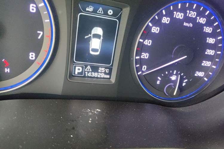 Used Hyundai Mistra 2014 1.8L Automatic Smart GLS Odometer Close Up