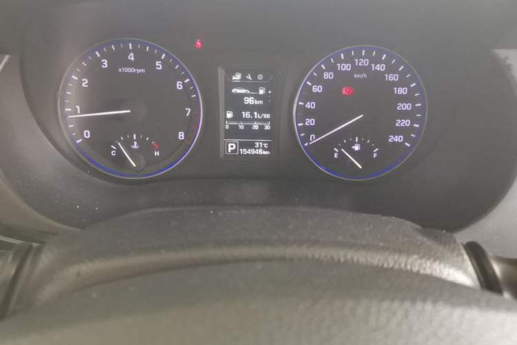 Used Hyundai Mistra 2014 1.8L Automatic Smart GLS Odometer Close Up