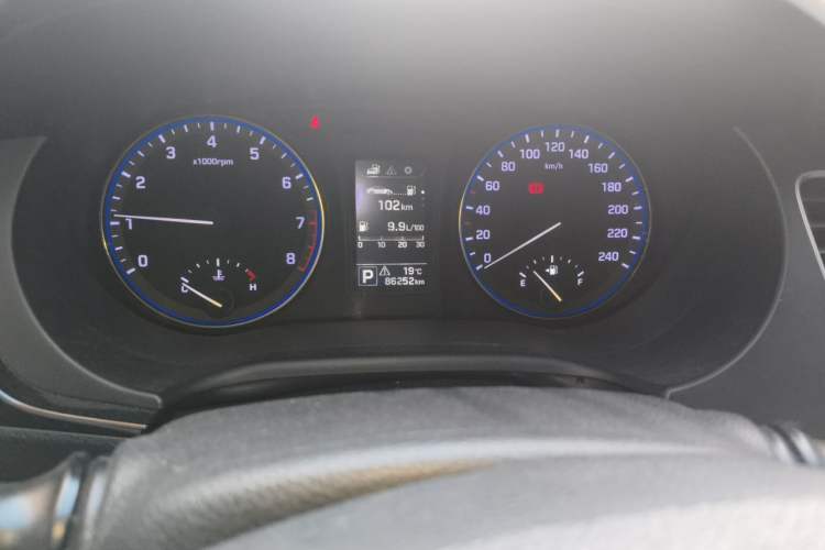 Used Hyundai Mistra 2014 1.8L Automatic Smart GLS Odometer Close Up