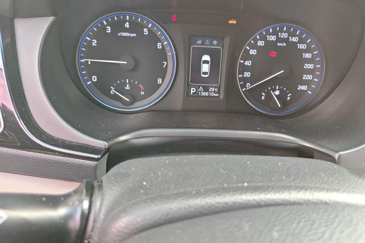 Used Hyundai Mistra 2014 1.8L Automatic Smart GLS Odometer Close Up