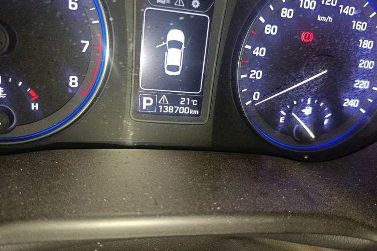 Used Hyundai Mistra 2014 1.8L Automatic Smart GLS Odometer Close Up