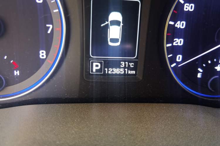 Used Hyundai Mistra 2014 1.8L Automatic Smart GLS Odometer Close Up