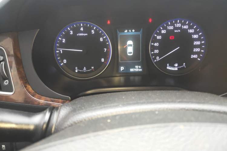 Used Hyundai Mistra 2014 1.8L Automatic Deluxe DLX Model Odometer Close Up