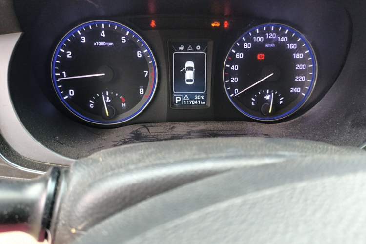 Used Hyundai Mistra 2014 1.8L Automatic Smart GLS Odometer Close Up
