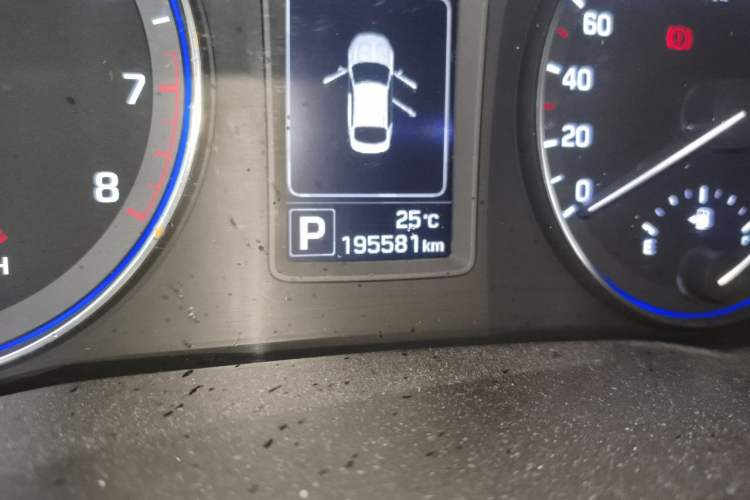 Used Hyundai Mistra 2014 1.8L Automatic Smart GLS Odometer Close Up