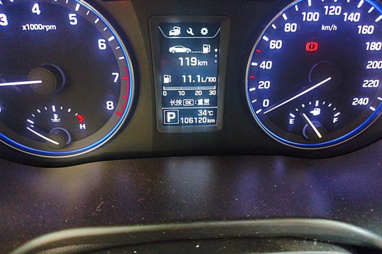 Used Hyundai Mistra 2014 1.8L Automatic Smart GLS Odometer Close Up