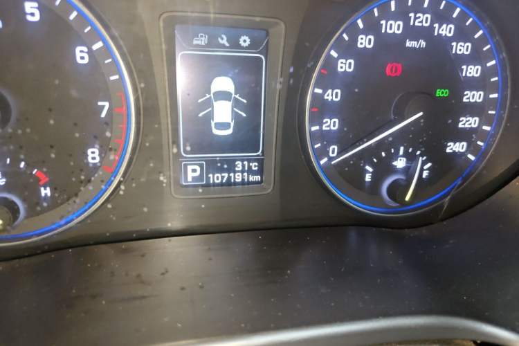 Used Hyundai Mistra 2014 1.8L Automatic Smart GLS Odometer Close Up