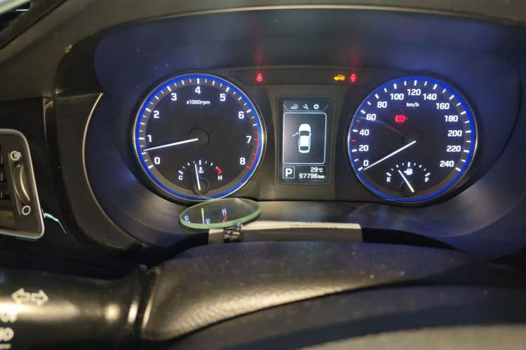 Used Hyundai Mistra 2014 1.8L Automatic Smart GLS Odometer Close Up